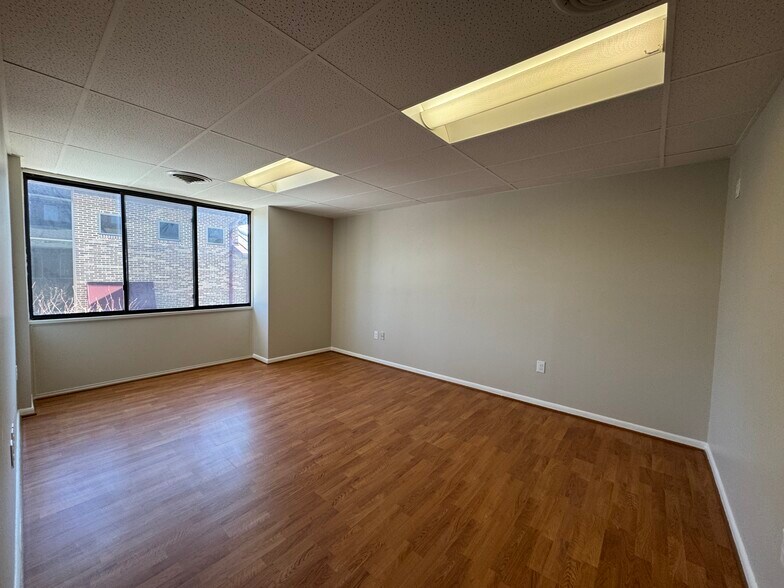 More Photos Of 311 Maple Ave W, Vienna Medical For Lease