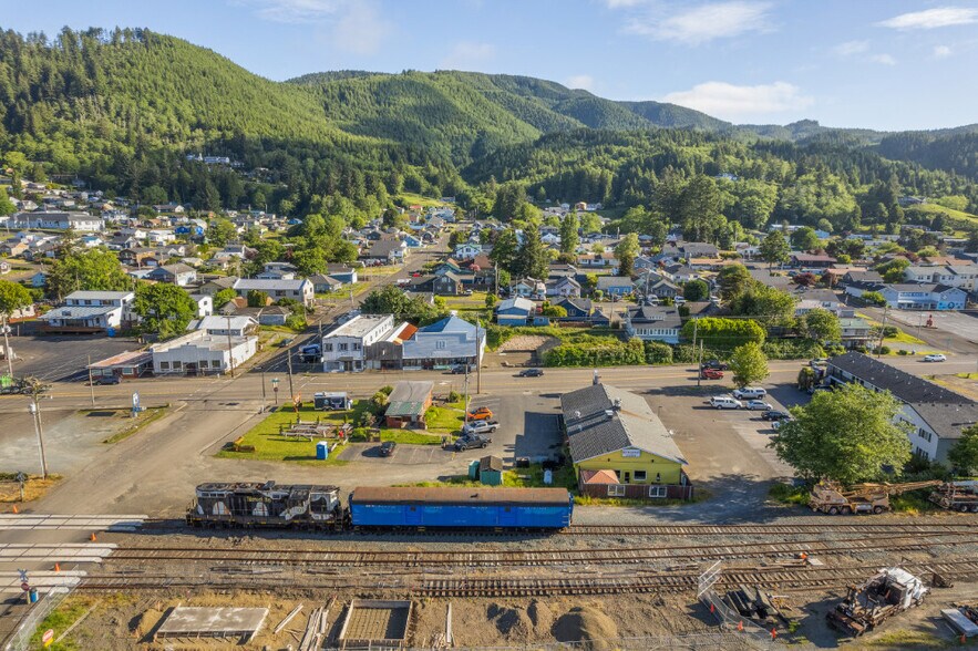 More Photos Of 235 Garibaldi Ave, Garibaldi General Retail For Sale