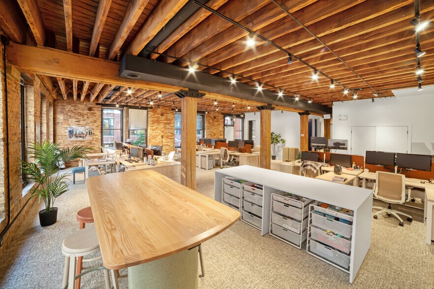 More Photos Of 220-230 W Kinzie St, Chicago Loft Creative Space For Lease