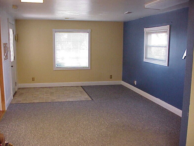 More Photos Of 740 Weber Rd, Farmington Office For Lease