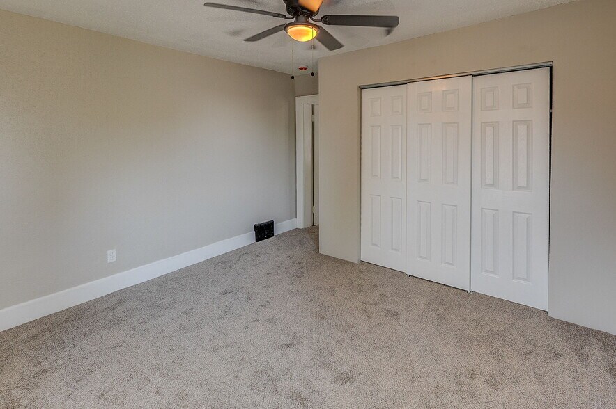 More Photos Of 302 N High St, Belleville Freestanding For Sale