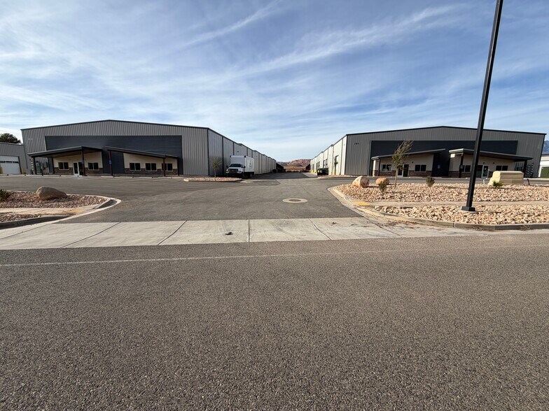 More Photos Of Gateway Industrial Park, Hurricane Warehouse For Lease