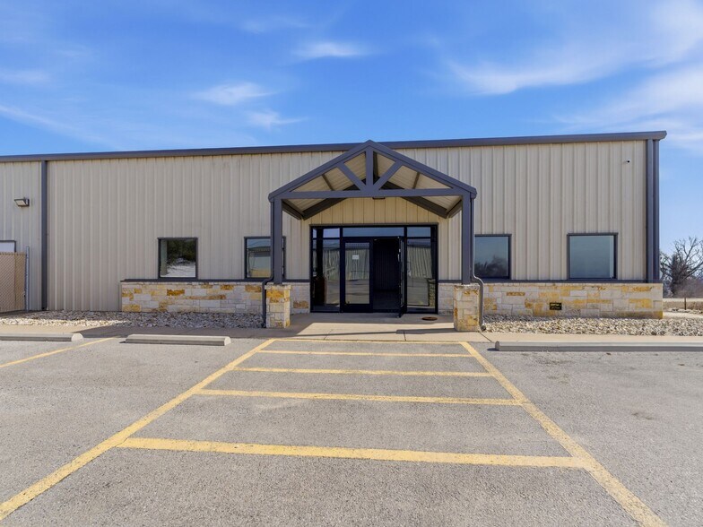 More Photos Of 1511 S Graham St, Stephenville General Retail For Sale