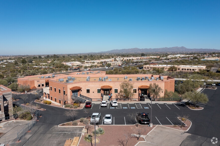More Photos Of 7490 N Oracle Rd, Tucson Unknown For Lease