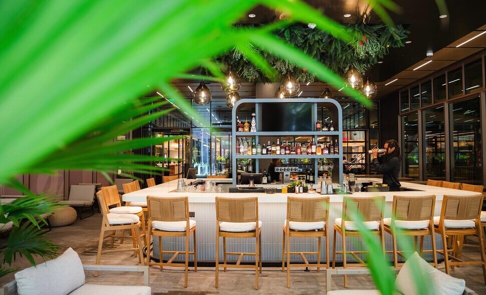 More Photos Of 101 N Tryon St, Charlotte Office For Lease