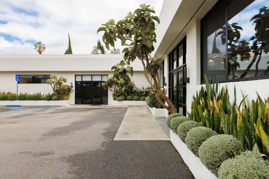 More Photos Of 1154 S Robertson Blvd, Los Angeles Medical For Lease