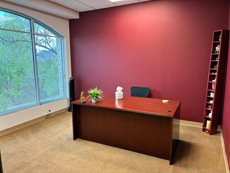 More Photos Of 1 Tiffany Pt, Bloomingdale Medical For Lease
