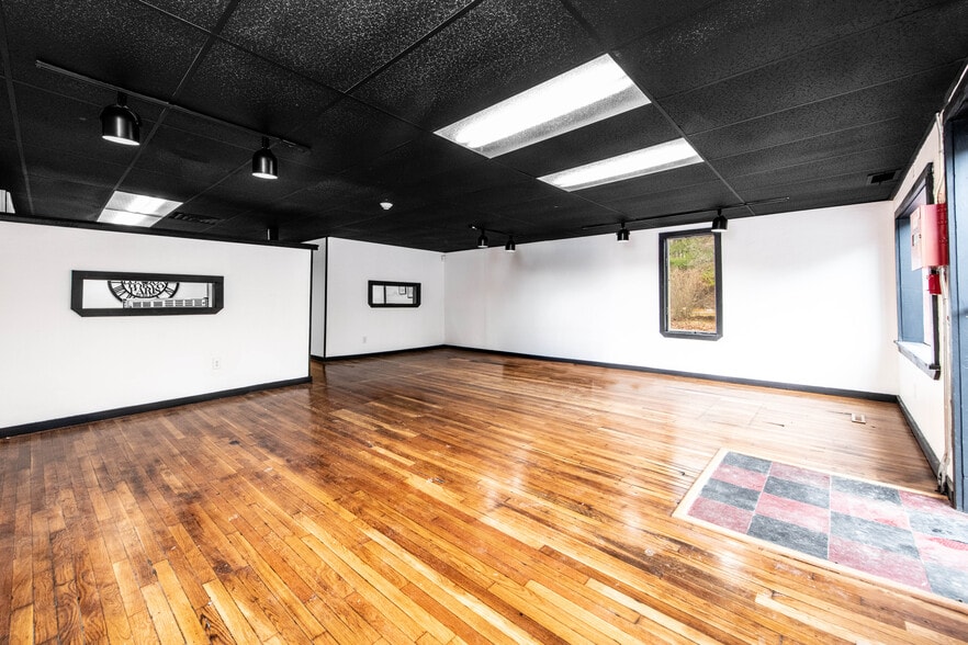 More Photos Of 120 Danielson Pike, Foster Freestanding For Sale