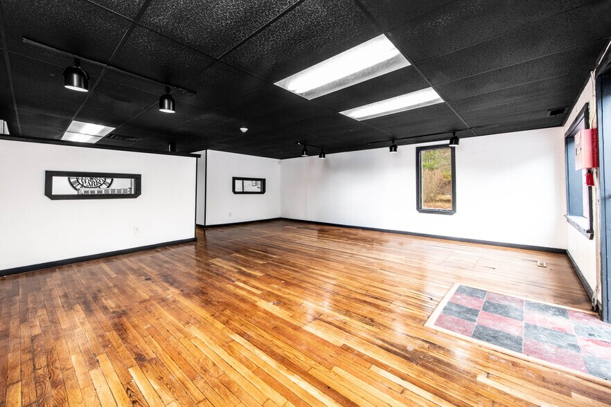 More Photos Of 120 Danielson Pike, Foster Freestanding For Sale