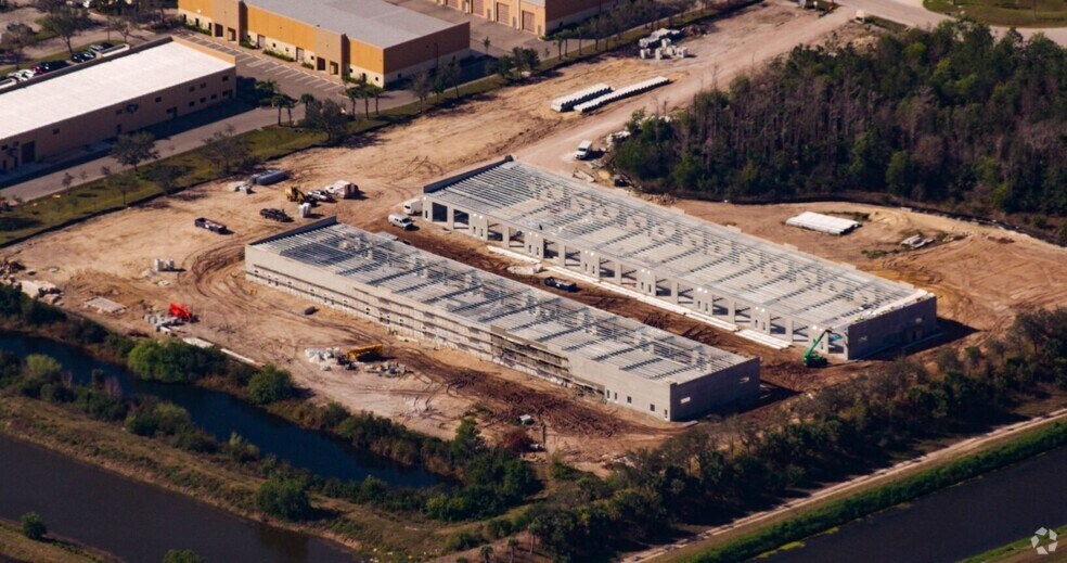 More Photos Of 16103 Lee Rd, Fort Myers Light Manufacturing For Lease
