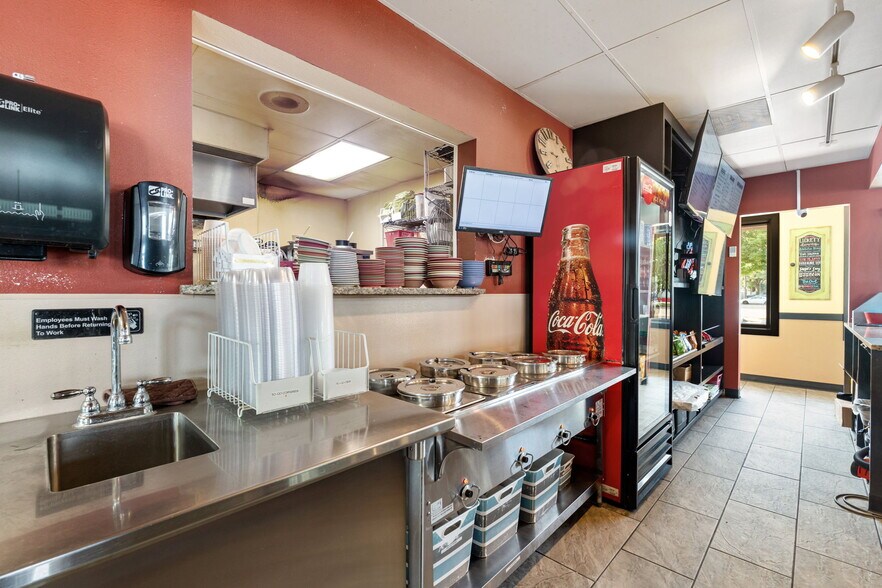 More Photos Of 1138 Yellowstone, Pocatello Restaurant For Sale