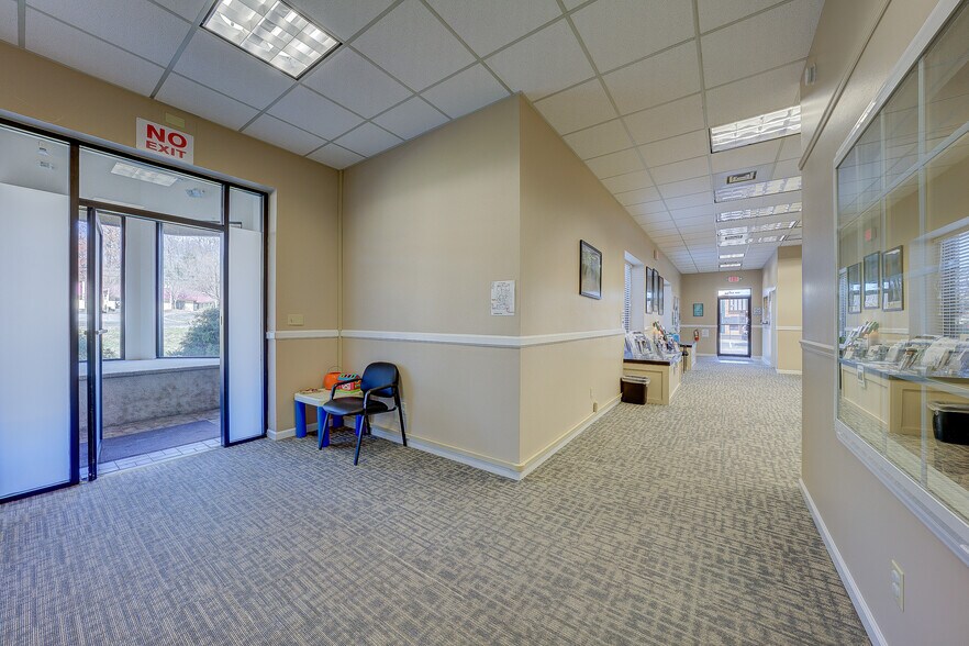 More Photos Of 5335 Peters Creek Rd, Roanoke Office For Sale
