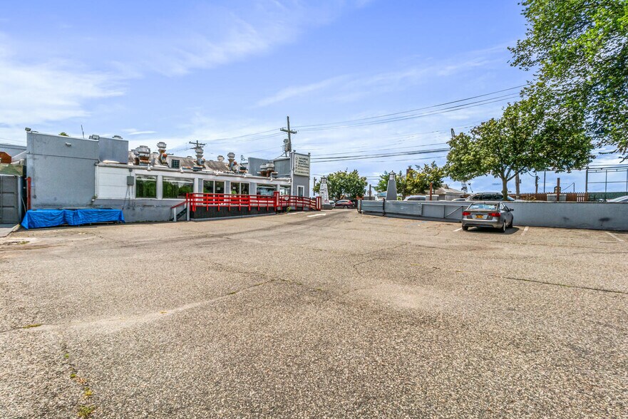 More Photos Of 500 City Island Ave, Bronx Restaurant For Sale