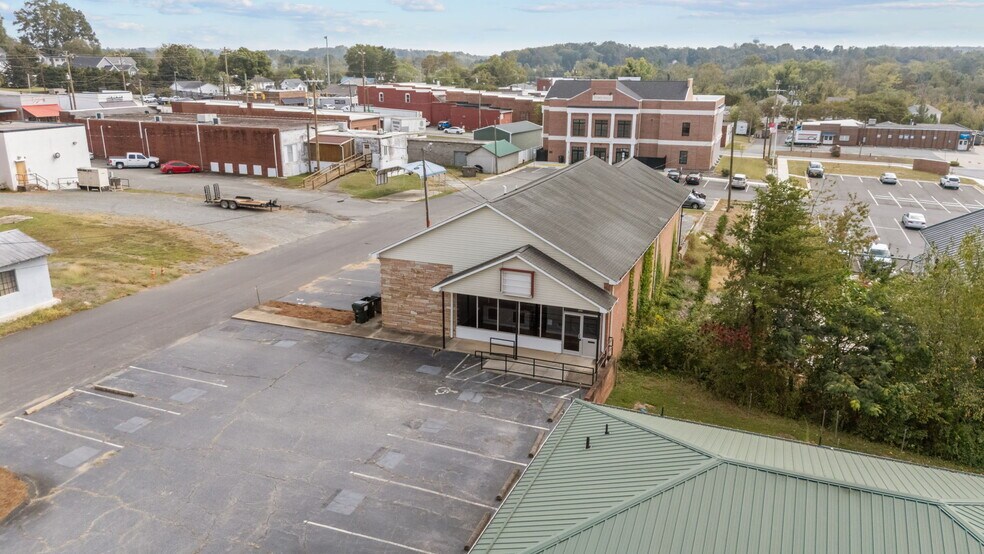 More Photos Of 201 4th St, Walnut Cove Office For Sale