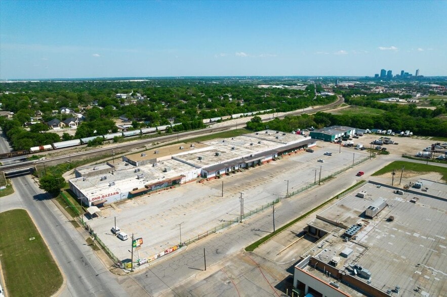More Photos Of 318 E Long Ave, Fort Worth General Retail For Sale