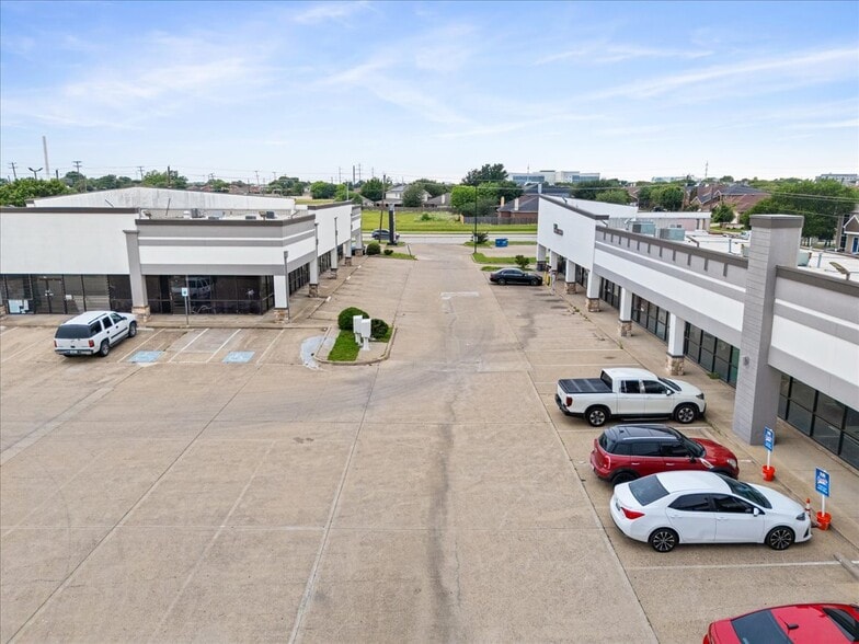 More Photos Of 3005-3007 S Carrier Pky, Grand Prairie Unknown For Lease
