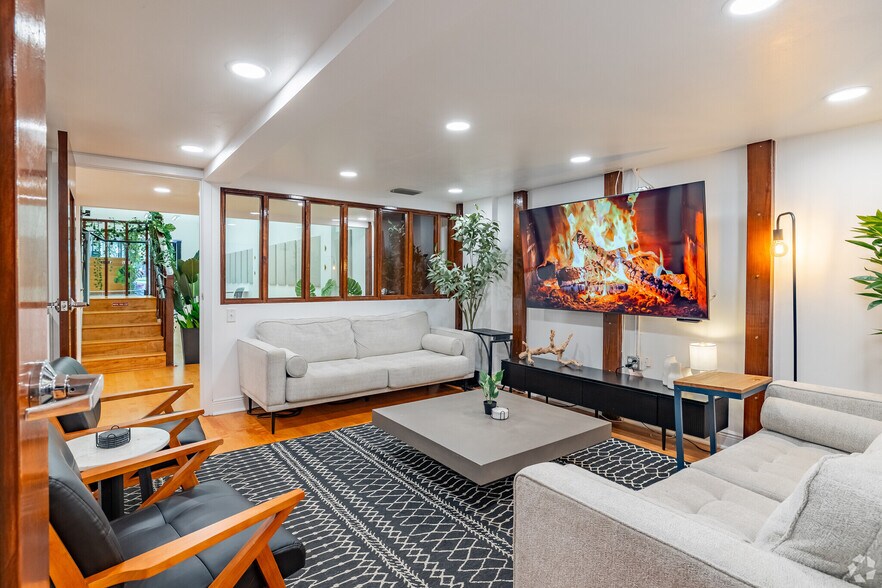 More Photos Of 320 1st Ave N, Saint Petersburg Loft Creative Space For Lease