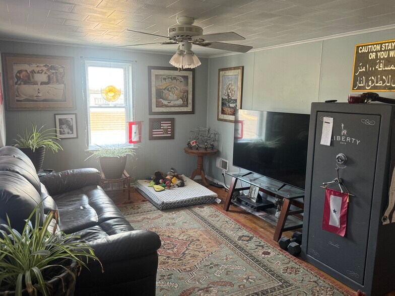 More Photos Of 2709-2717 PA-309, Orefield General Retail For Sale