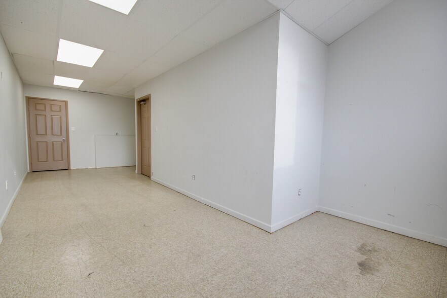 More Photos Of 8333 130th St, Surrey Flex For Sale