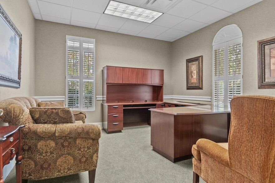 More Photos Of 239 Cedric St, Leesburg Office For Sale