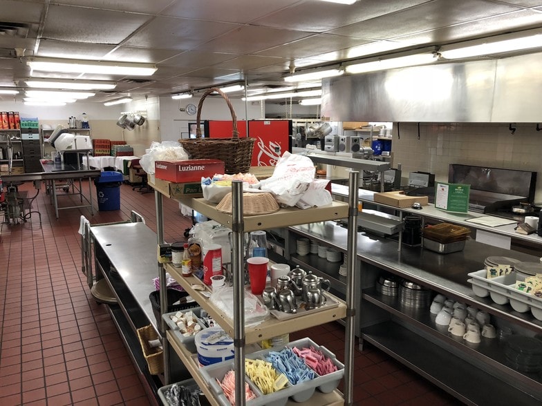 More Photos Of 340 Oyler Ave, Oak Hill Hotel For Lease