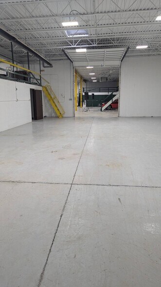 More Photos Of 3659-3679 Lost Nation Rd, Willoughby Warehouse For Lease