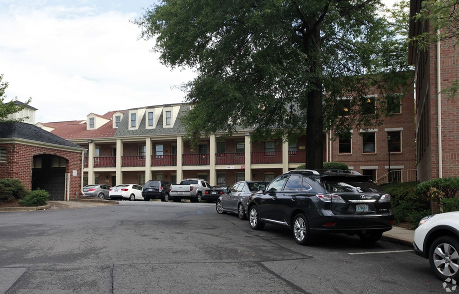 More Photos Of 100-122 E Broad St, Falls Church Office For Sale
