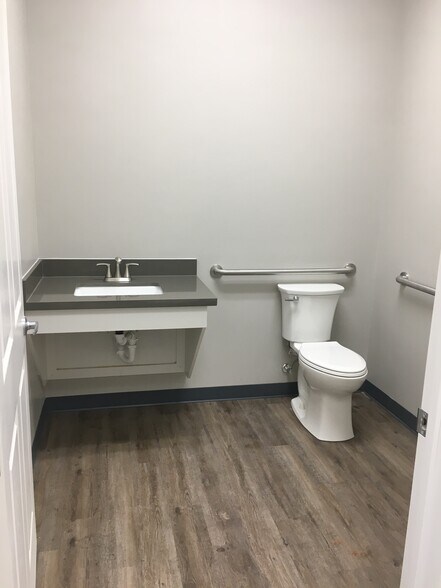 More Photos Of 2519 N Frazier Rd, Conroe Light Distribution For Sale