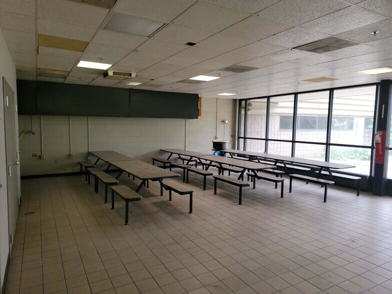 More Photos Of 917 Liechty Rd, Berne Office For Lease