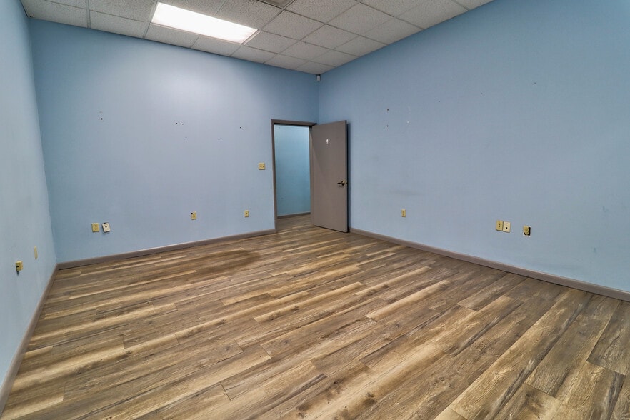 More Photos Of 1501 St Johns Ave, Palatka Service For Sale