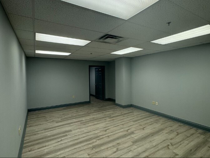 More Photos Of 2701 Spring Grove Ave, Cincinnati Warehouse For Lease