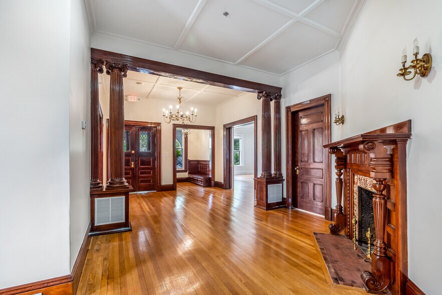 More Photos Of 180 Jackson St, Lawrence Office For Lease