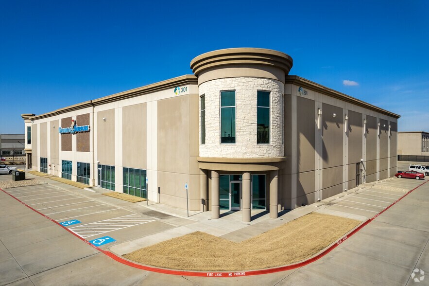 More Photos Of 201 Marina Vista Dr, Lewisville Warehouse For Lease