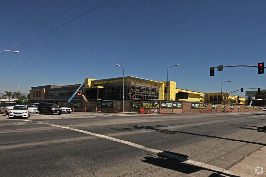 More Photos Of 14049 Ventura Blvd, Sherman Oaks General Retail For Sale