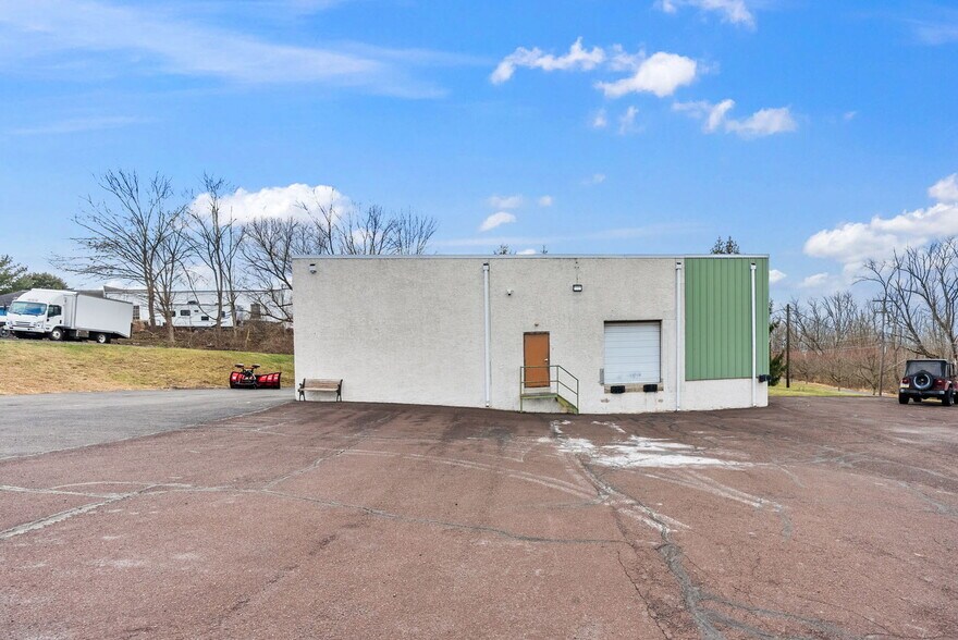 More Photos Of 2930 Clymer Ave, Telford Industrial For Lease