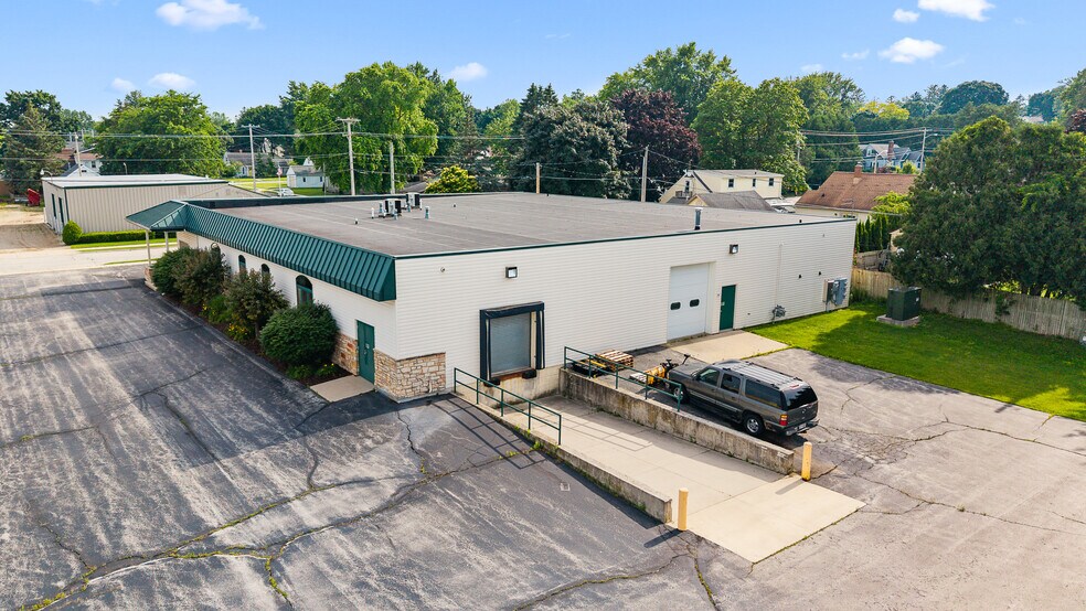 Primary Photo Of 1828 Park Ave, New Holstein Light Distribution For Sale