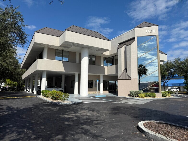 Primary Photo Of 1425 Viscaya Pky, Cape Coral Medical For Lease