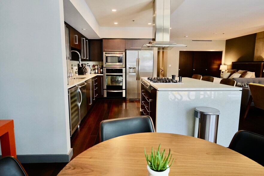 More Photos Of 1100 S Hope St, Los Angeles Apartments For Lease