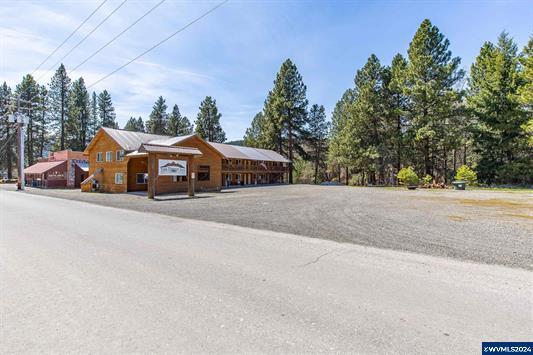 More Photos Of 179 S Mill St, Sumpter Hotel For Sale