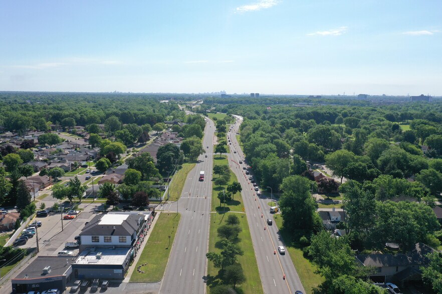 More Photos Of 22146 Ford Rd, Dearborn Heights Office For Sale