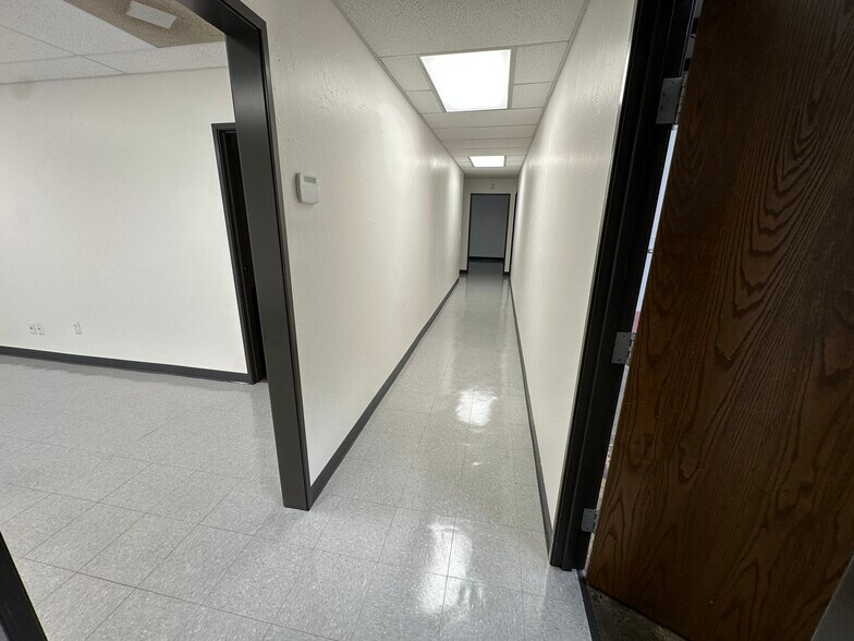 More Photos Of 401 SE 59th St, Oklahoma City Distribution For Sale