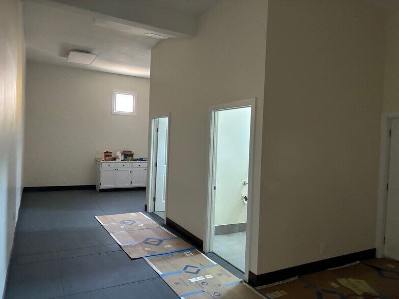 More Photos Of 5252 S Hoover St, Los Angeles Office Residential For Lease