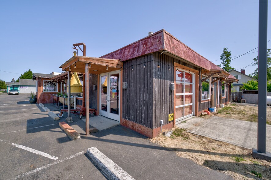 More Photos Of 780-782 US 101, Chinook Restaurant For Sale