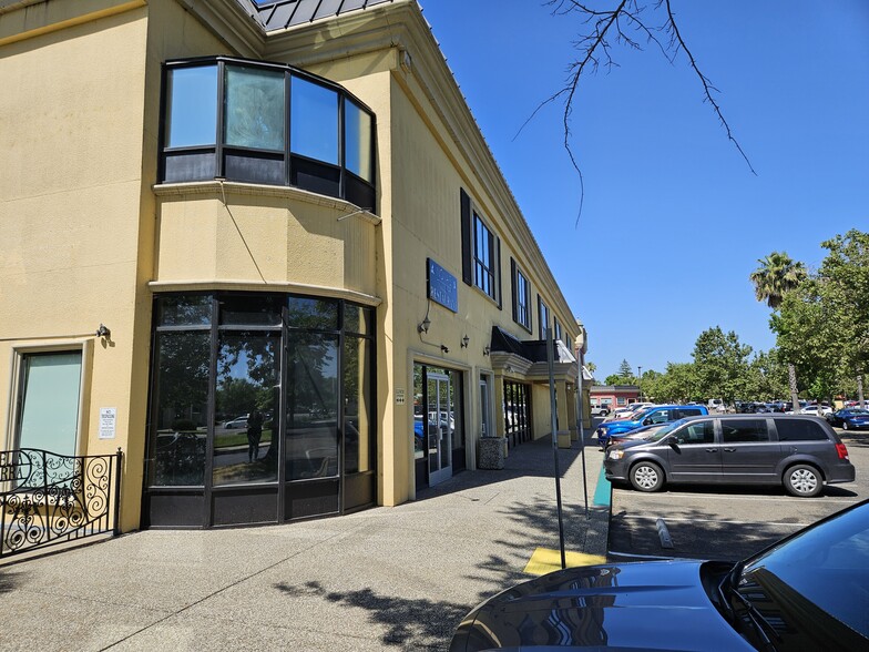 More Photos Of 1110 W Kettleman Ln, Lodi Unknown For Lease