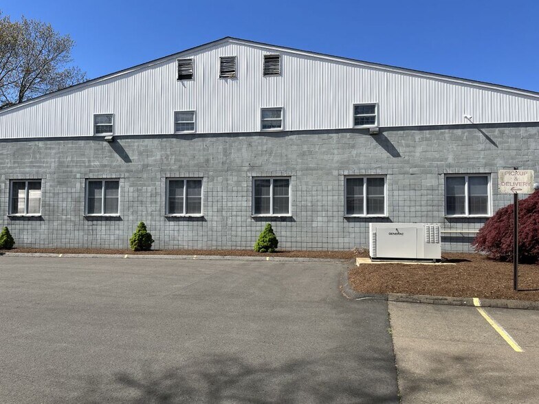 More Photos Of 393 Soundview Rd, Guilford Warehouse For Lease