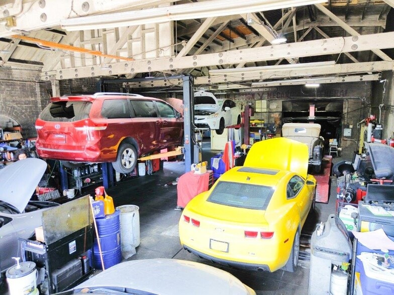 More Photos Of 11719 Victory Blvd, North Hollywood Storefront For Sale