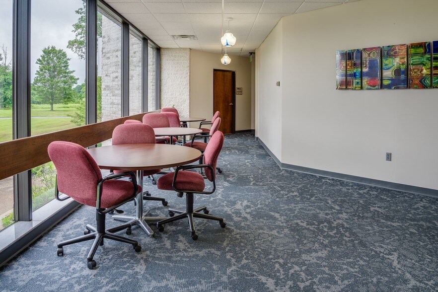 More Photos Of 3825 Columbus Rd, Granville Loft Creative Space For Lease