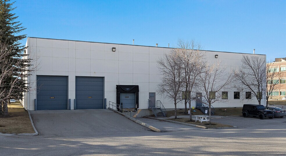 More Photos Of 7236 10th St NE, Calgary Flex For Sale