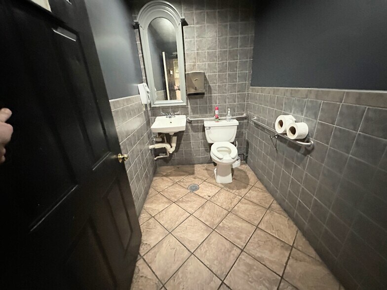 More Photos Of 1910 Magazine St, New Orleans Storefront Retail Residential For Lease