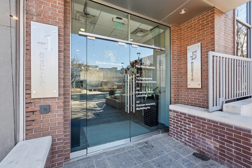 More Photos Of 1 W Mountain St, Fayetteville Office For Lease